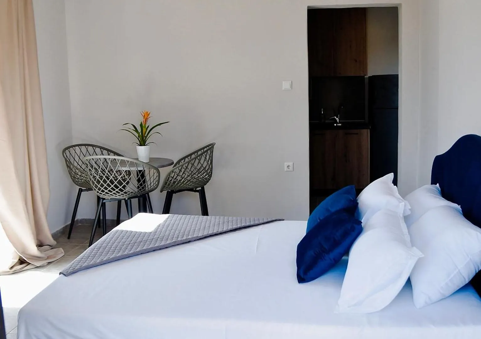 Room Nine 9 Beachfront Apartments Nea Kallikrateia