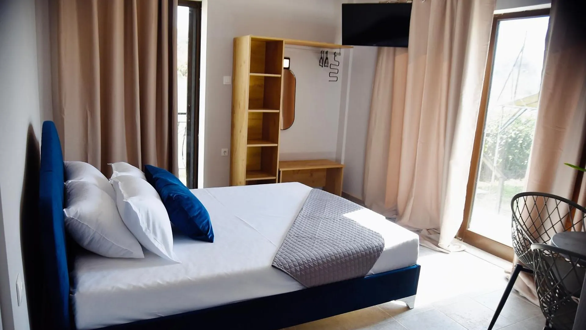 Room Nine 9 Beachfront Apartments Nea Kallikrateia