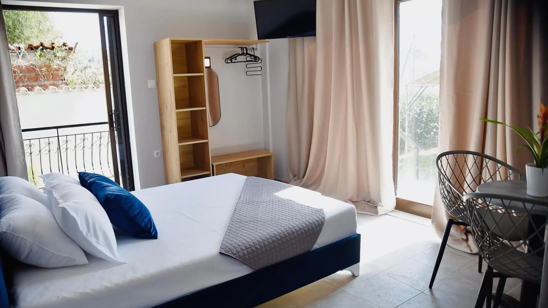 Room Nine 9 Beachfront Apartments Nea Kallikrateia