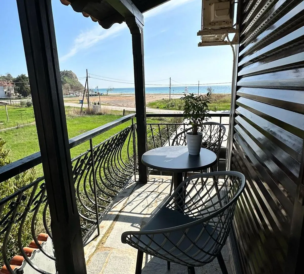 Room Nine 9 Beachfront Apartments Nea Kallikrateia